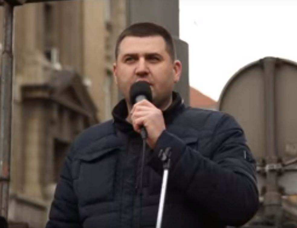 Председник Синдиката Војске Србије: Не желимо никога од ПОЛИТИЧАРА на ПРОТЕСТУ! Министарство одбране овластило једног ПЕНЗИОНИСАНОГ ГЕНЕРАЛА да РАСТУРИ нашу организацију!